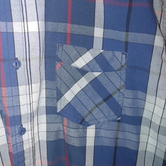 Levi's Signature Blue and Red Casual Button Down Shirt, Size XL NWOT - Picture 2 of 7